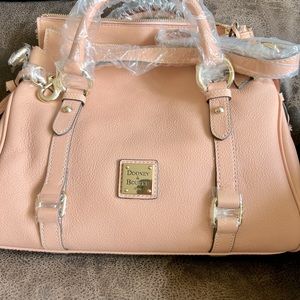 Beautiful Dooney and Bourke Apricot Satchel!